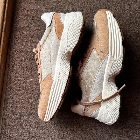 Coach C152 Tech Trainer ( Tan/Beige) - Picture 1 of 4